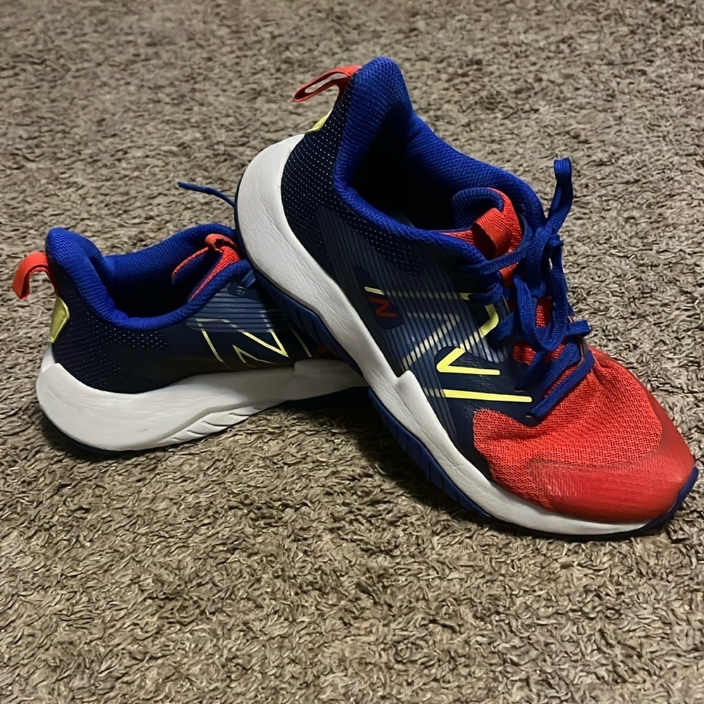 Kids Activewear Running Shoes New Balance Red & Blue Rave Run V2 5.5Y